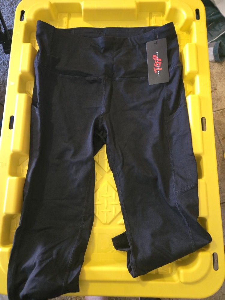 NWT wide Waist Capri Stretch Pans Size L The Gym People