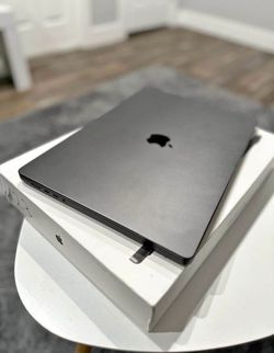 Apple MacBook Pro 16" (512GB SSD, M3 Pro, 36GB) Laptop - Space Black - MRW23LL/A