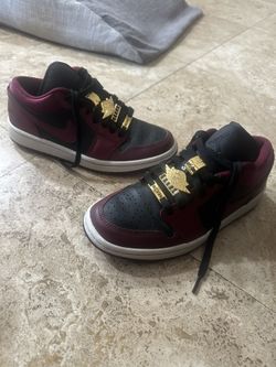 Air Jordan 1 Low SE “Metallic Gold”