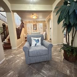 Beautiful and comfortable swivel rocker accent chair in excellent condition