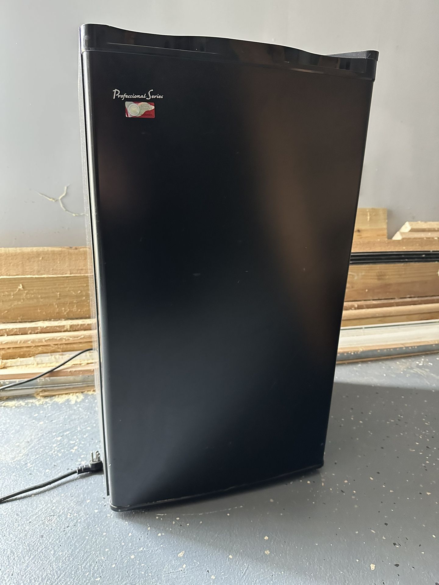 Mini Fridge Professional Series Has Hole In Freezer