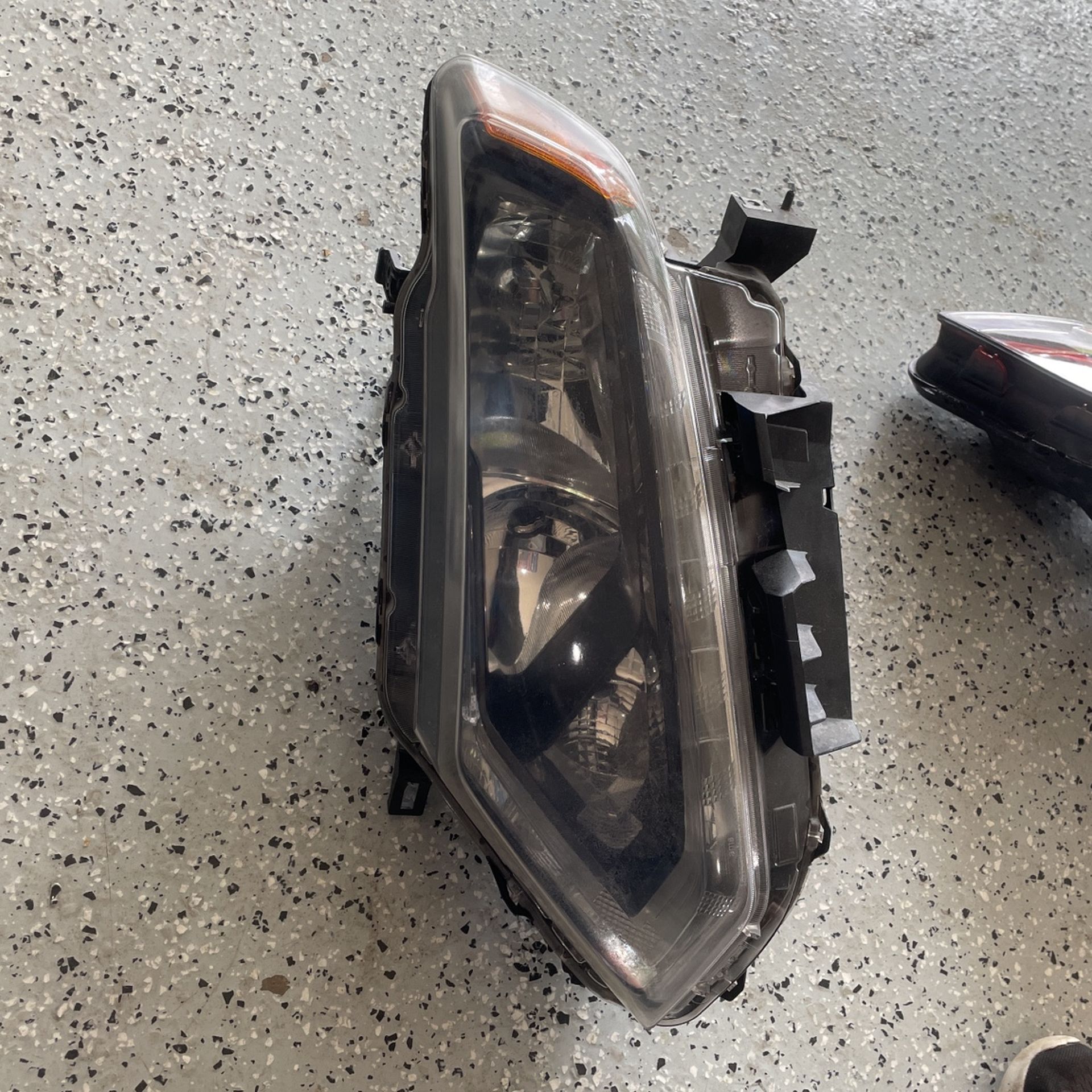 2016 Nissan Rogue Headlight Driver Side