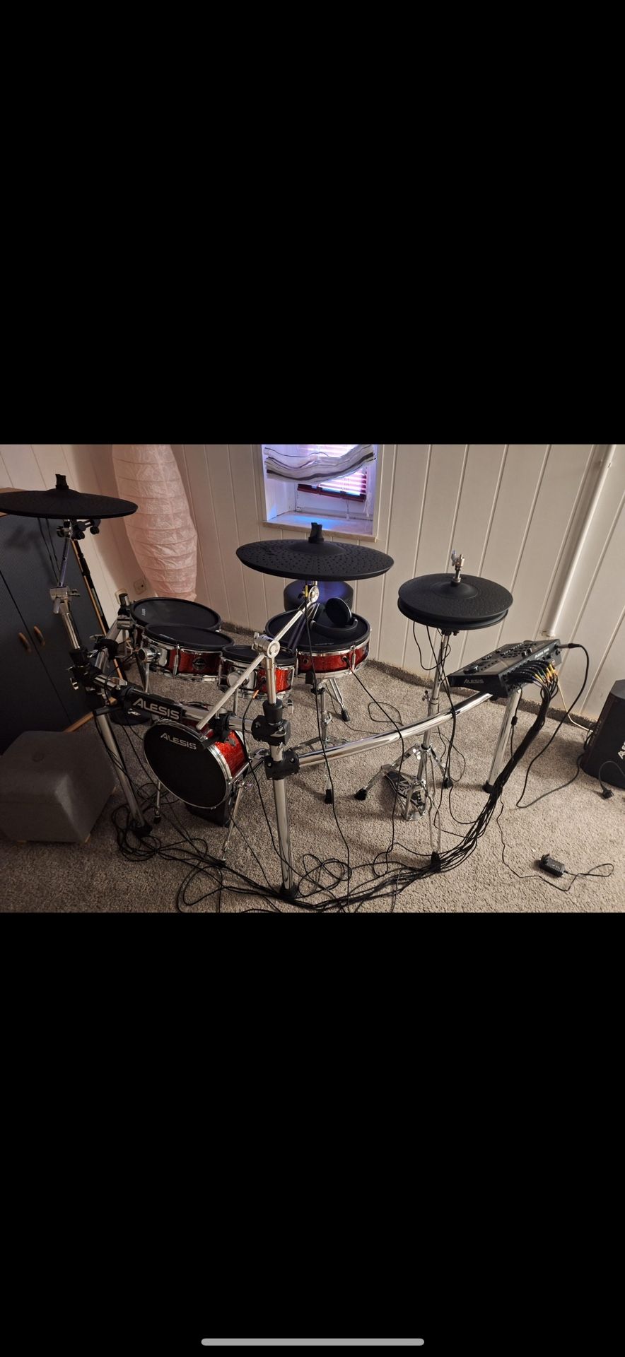 Alesis Strike Kit 8 Including Kick and Hat Pedals