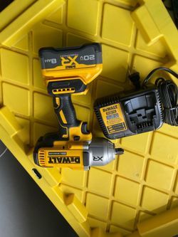 Dewalt 1/2” impact w 8ah battery and charger new