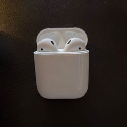AirPods 2 with Lightning Charging Case