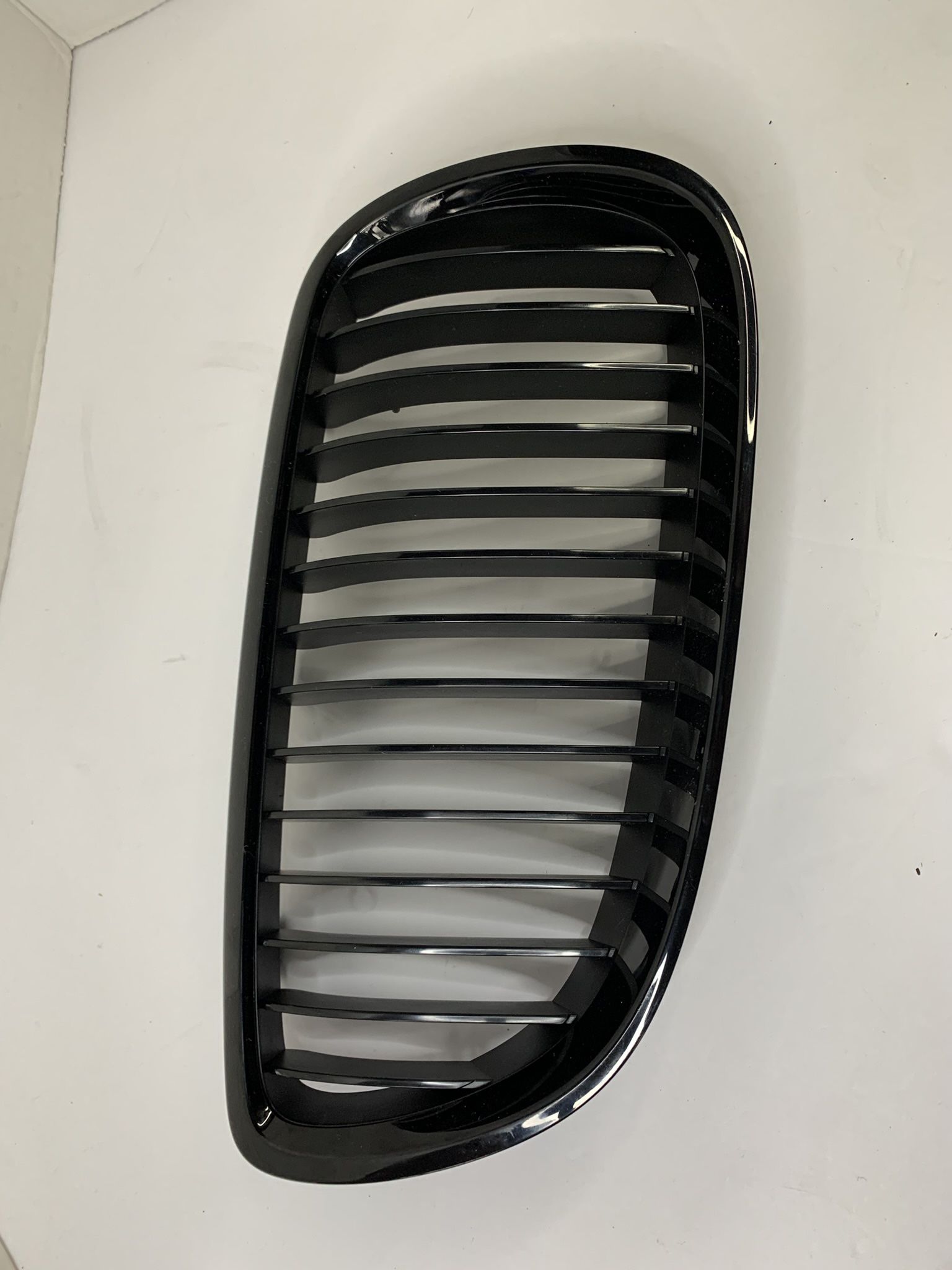 06-08 BMW 3 SERIES E90 FRONT RIGHT KIDNEY GRILL