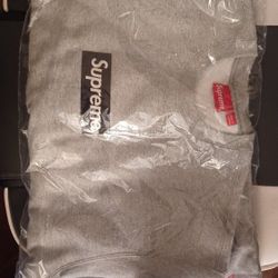 Supreme Box Logo Crewneck FW22 Large 280$ Pickup Only