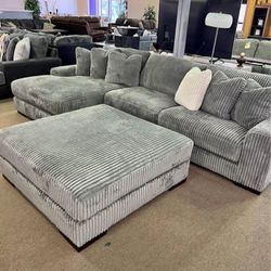 Lindyn Fog Sectional 