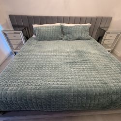 Glamorous Mirrored Bedroom Set