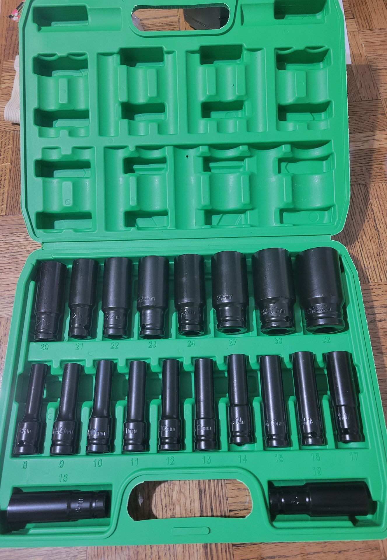 NEW 20 Piece 1/2" Drive METRIC Socket Set