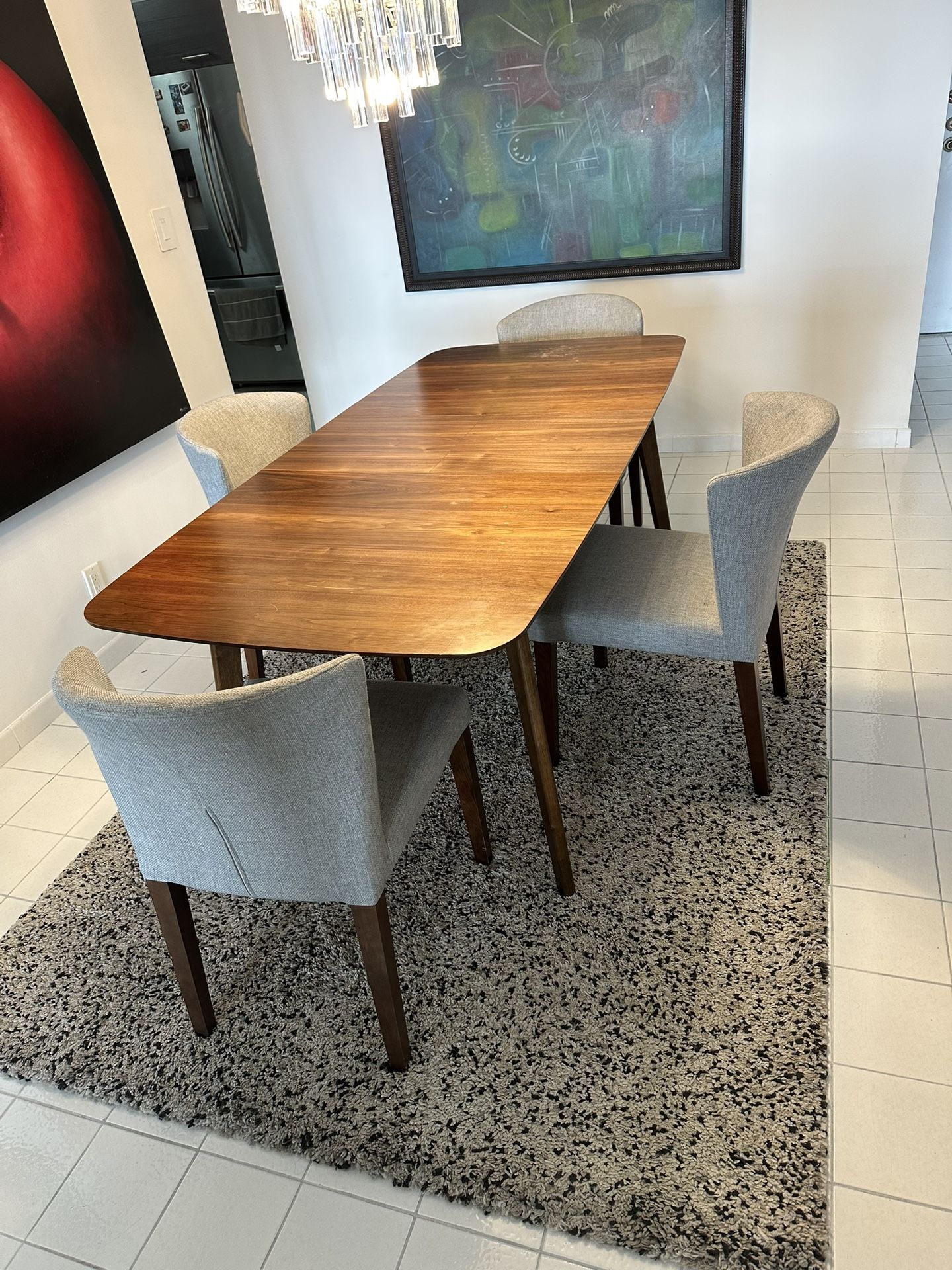 Dinning Table With Chairs Mint Condition