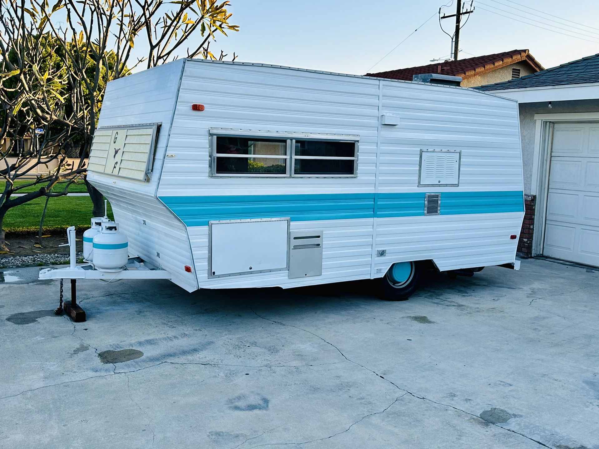 1968’ Golden Falcon Travel Trailer, 17ft All Original !! One Owner !! w/shower-toilet !! Fully Self-Contained !! 