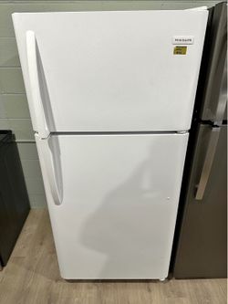 Frigidaire Top And Bottom Refrigerator 
