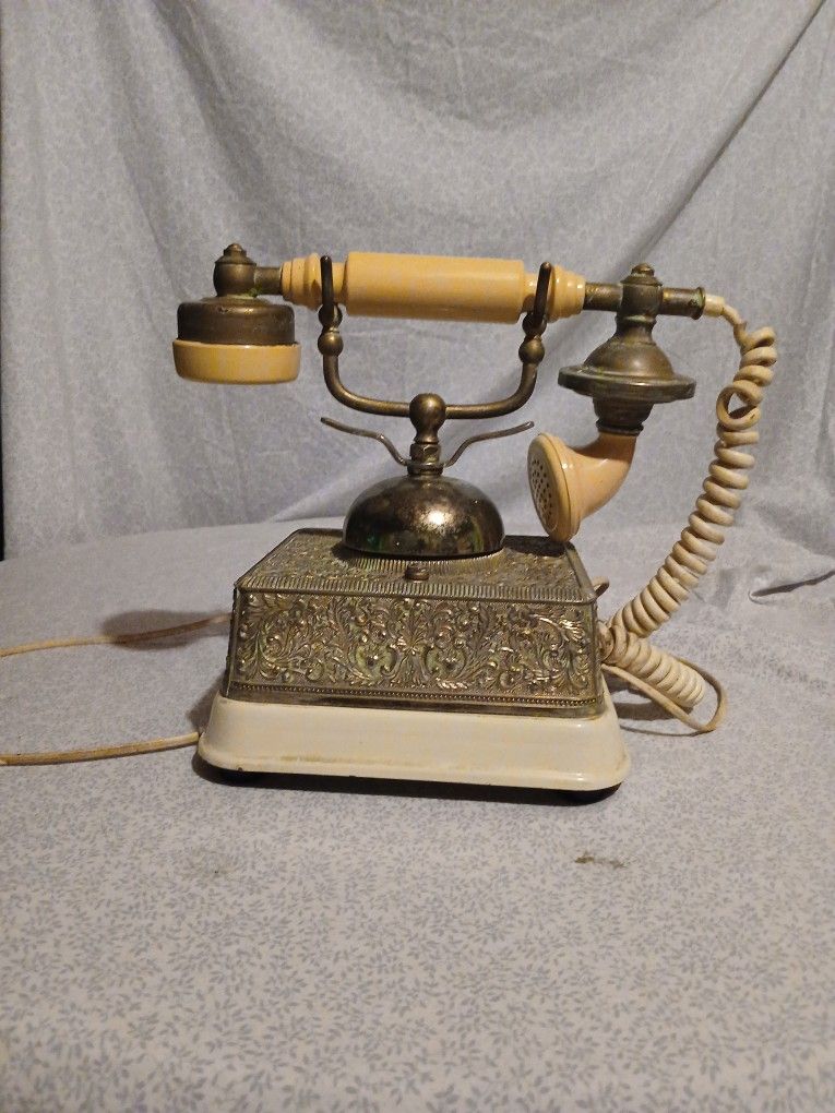Vintage RadioShack French Continental Phone