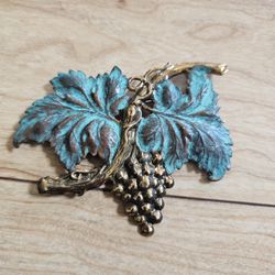 Vintage Grapes on the Vine Brass Brooch Pin Costume Jewelry Wine Fruit Gold Tone