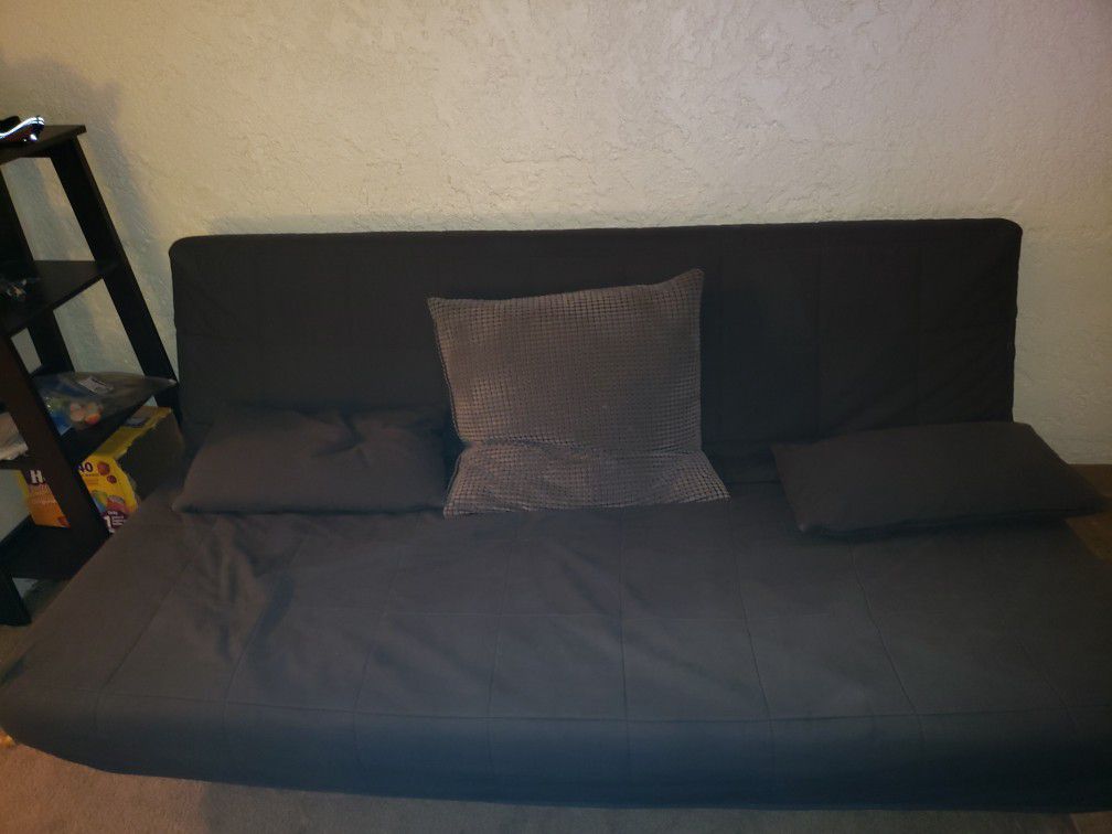 Futon pullout bed w/pillows