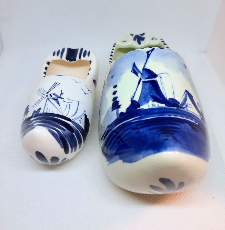 Set of 2 Delft Blue Holland Shoes/Ceramic Art/Hand painted Pottery/Collectible. Cash or PayPal.