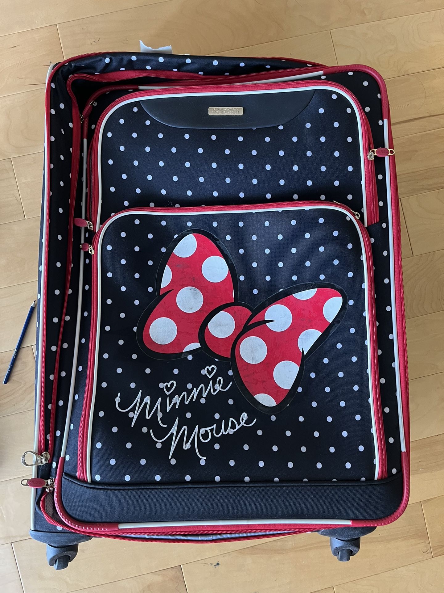 American Tourister 28” Disney Minnie Mouse With Red Bow Softside