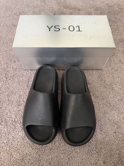 Yeezy slides size 10