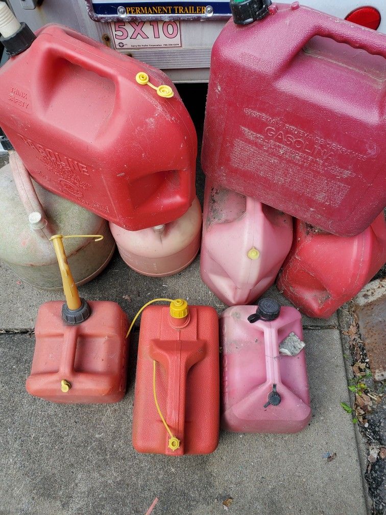 Fuel Containers 1,2. 5 Gallon Lot (23)