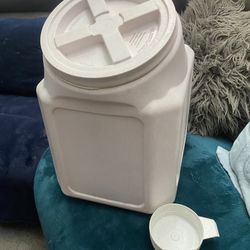 Container For Dog Food With Scoop … Fits A 40lbs Bag