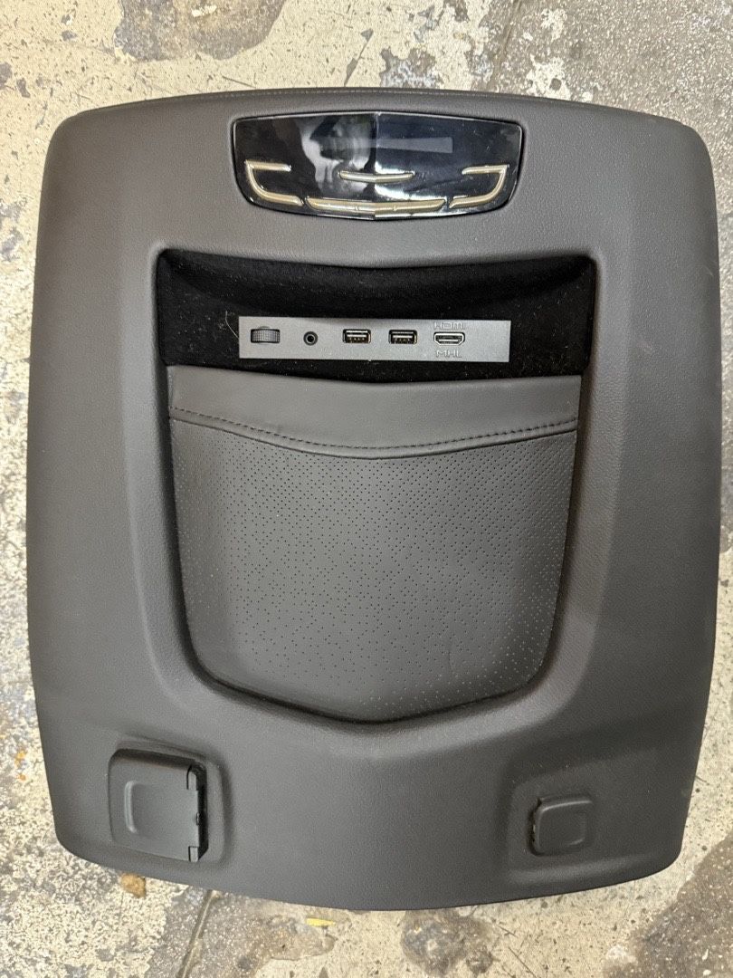 84373585 15-20 Cadillac Escalade rear center console trim panel for