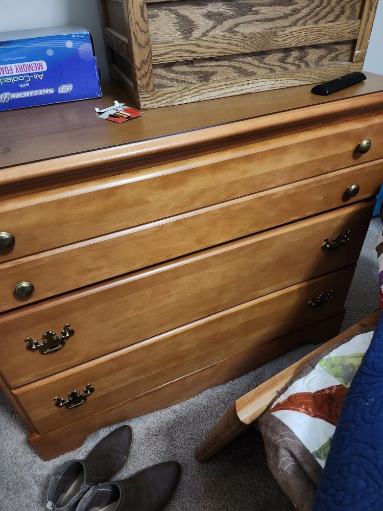 Dresser With Mirror