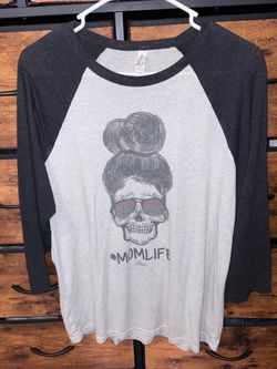 #MomLife Skull Raglan Baseball Tee