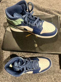 2023 Air Jordan 1mid Blue Mint  Size 7Y