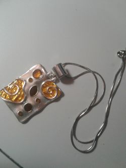 Beautiful silver tone pendant & chain