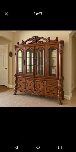 Mooooooviiiiiiinngggg Elegant Solid Wood China Cabinet – 7ft Tall – Excellent Condition
