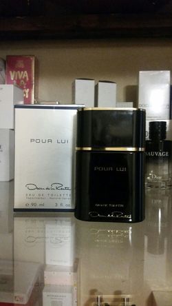 Osar de la Renta prepárese para navidad con sus regalos yo vendo perfumes auténticos y a bajos precios.