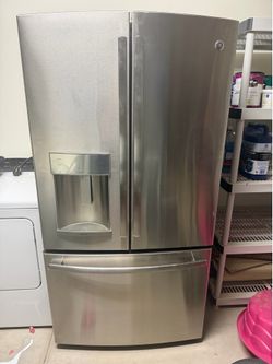 GE Stainless Steel French Door Refrigerator w/ Ice & Water Dispenser - Tested & Cold