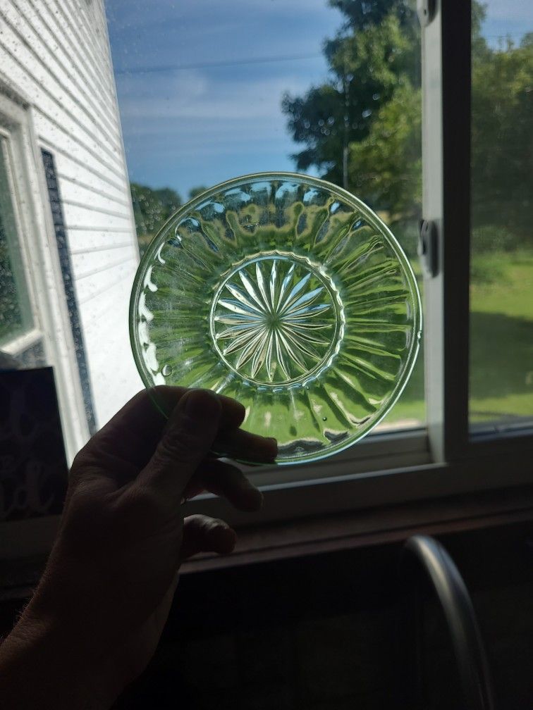 "uranium glass" plate vintage
