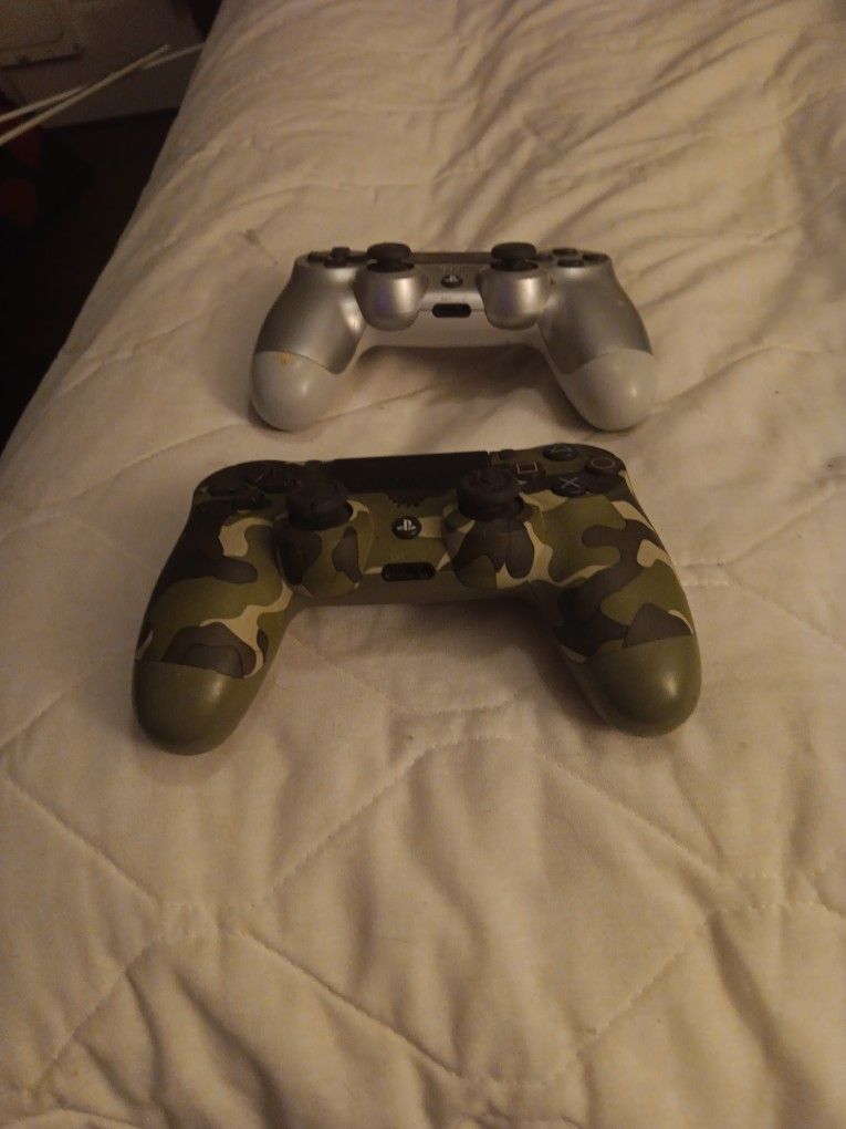 PS4 CONTROLLERS BUNDLE PACK MAKE OFFER
