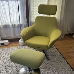 Steelcase Coalesce lounge chair in chartreuse green