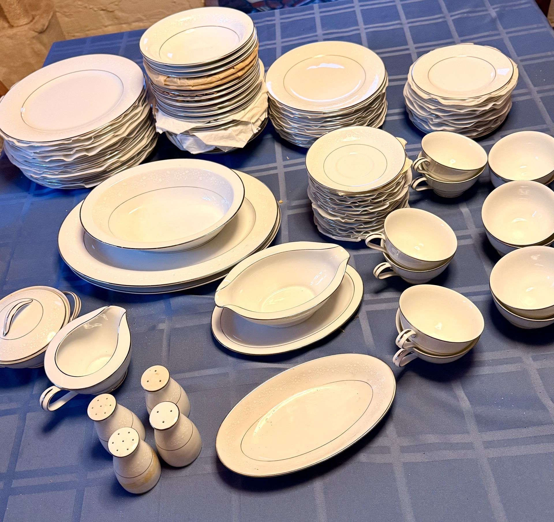 Noritake 6438 Buckingham China White Floral With Platinum Trim