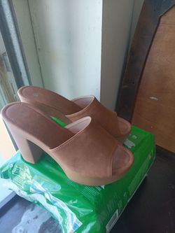 Trendy Tan Platform Slide Sandals - Like New
