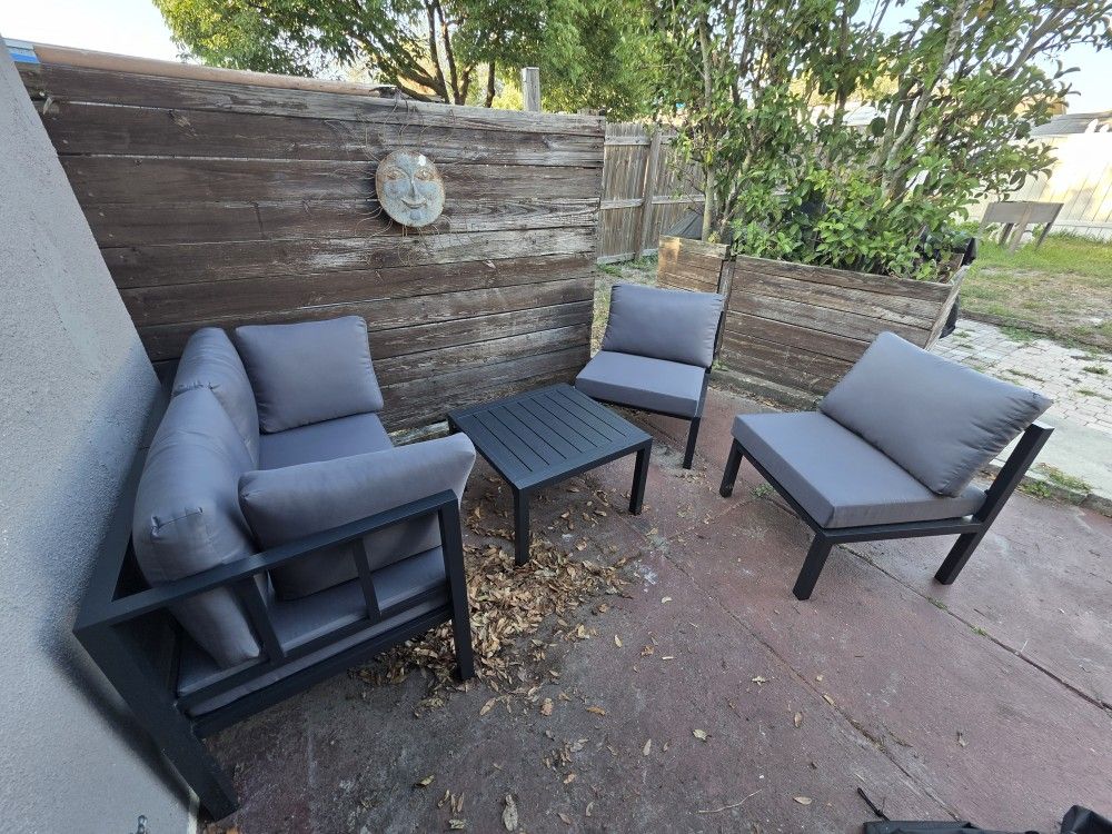 Patio Set With Cover
