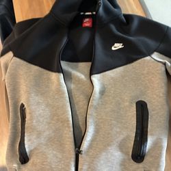 Men’s Nike Tech