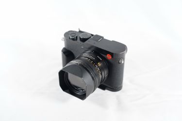 Leica Q2 28mm full frame mirrorless camera