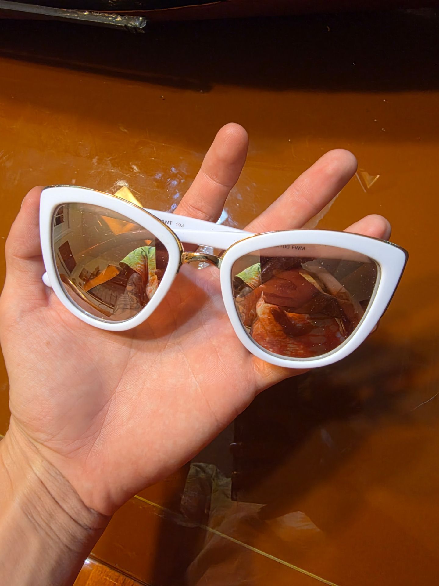 Womens Foster Grant 193 Sunglasses White / Gold
Used