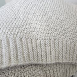 Medium Size Trow Blanket. Pick Up 