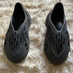 Onyx Yeezy Foam Runners Size 9