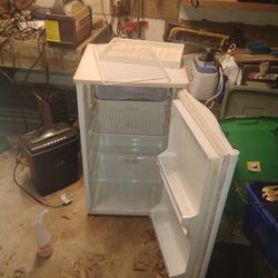 GelE Appliance Mini Fridge