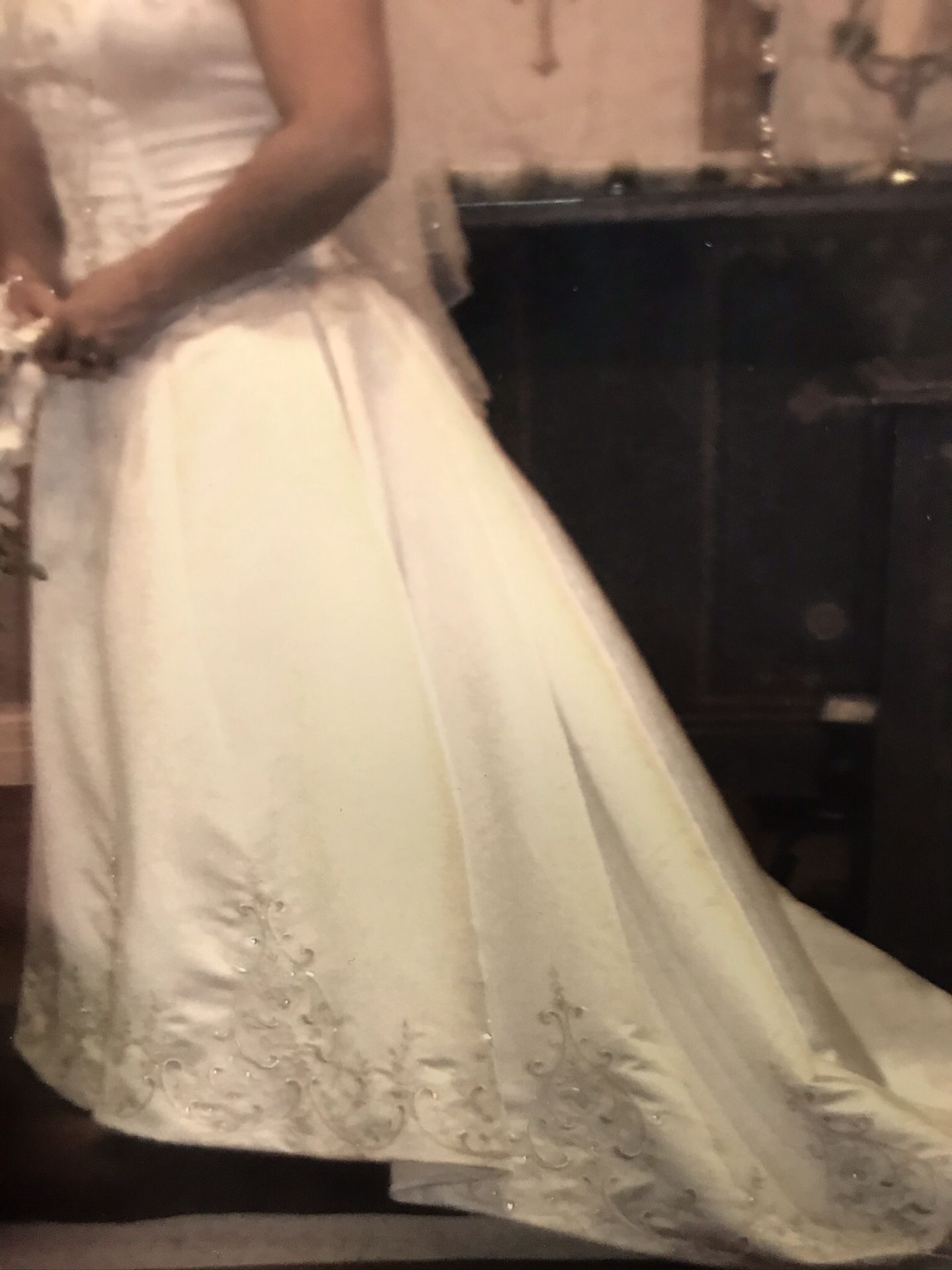 Beautiful like new Wedding dress excellent condition