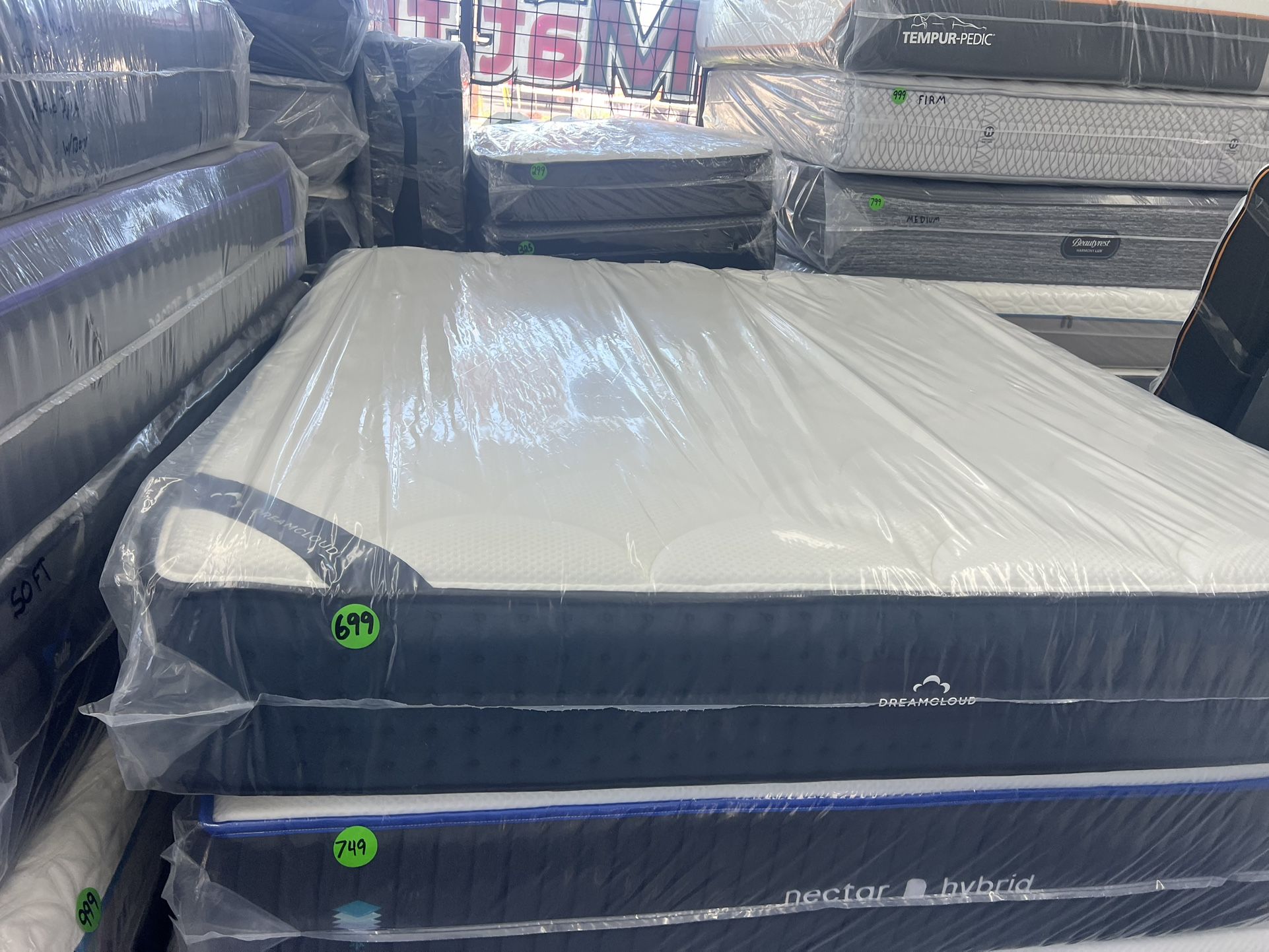 KING SIZE DREAMCLOUD MATTRESS & BOX SPRINGS BED SET