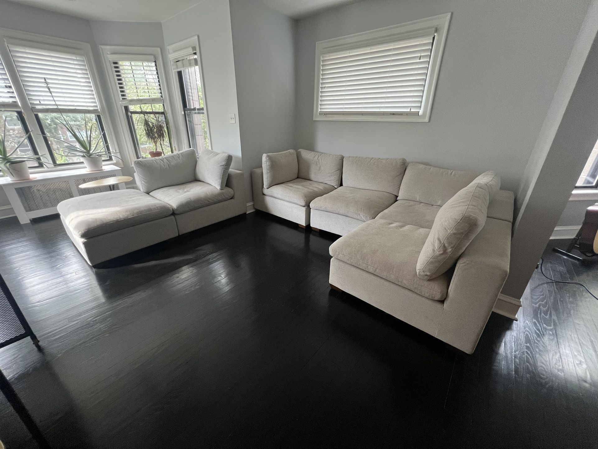 Thomasville 6 Piece Fabric Modular Sectional Couch (pickup after 10/25)