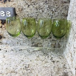 4 Vintage Green Swirl Wine Glasses 