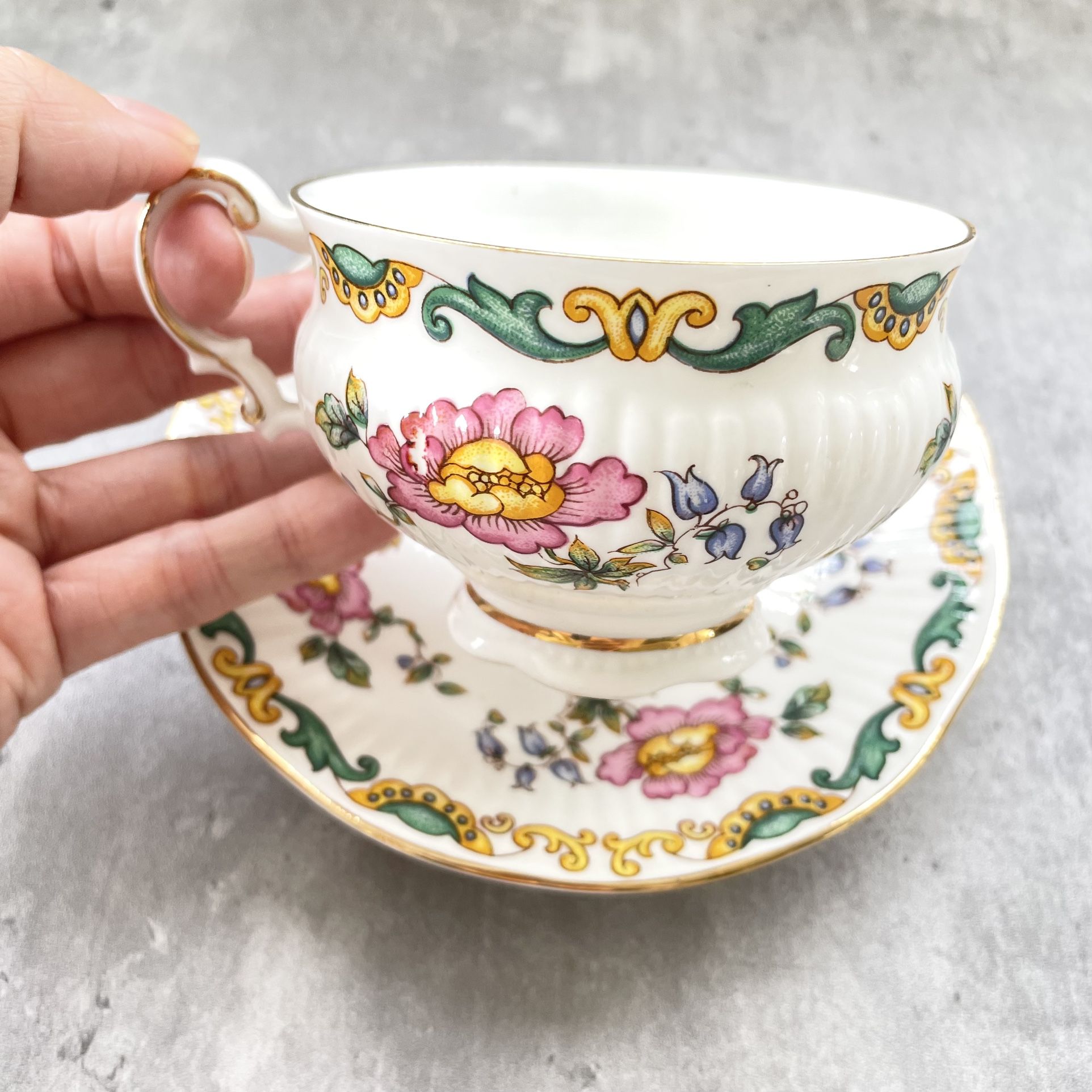 Elizabethan England Fine Bone China Floral Tea Cup Saucer Set c1970